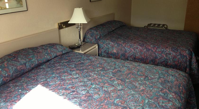 Super 8 By Wyndham Golden Hotel Bilik gambar