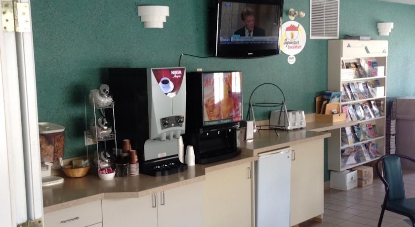 Super 8 By Wyndham Golden Hotel Luaran gambar
